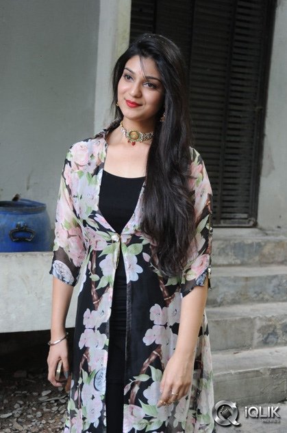 Siya-Gautham-at-Pilavani-Perantam-Movie-Opening